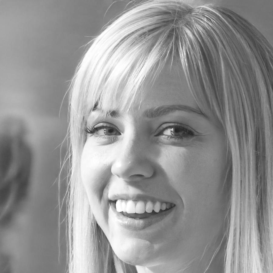 Portrait de Marie, experte en gestion budgétaire